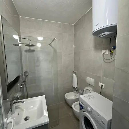 Sunlit Апартаменты